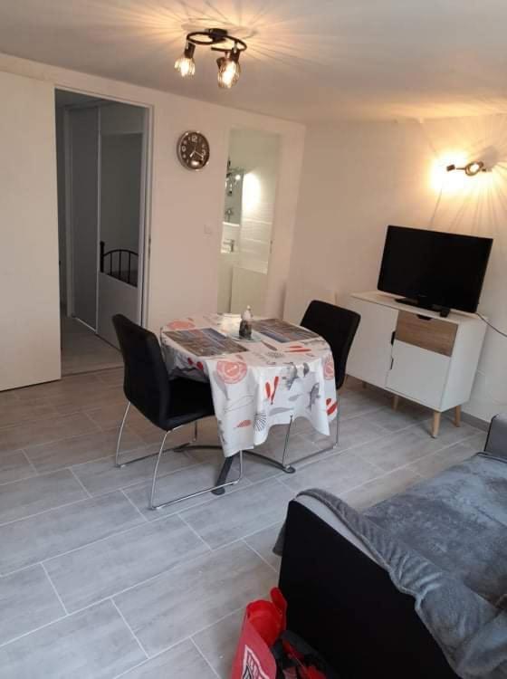 F2 Rdc Promo Cour Courseulles Sur Mer Exterior photo
